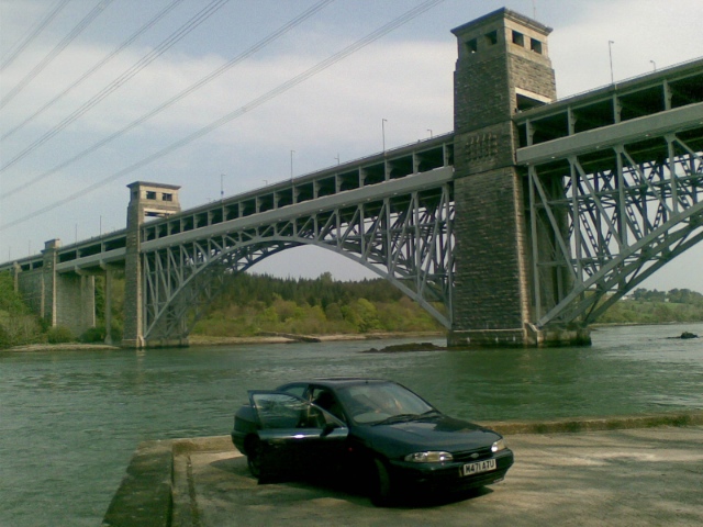 A 1996 Ford Mondeo Parked on the bank of the Menai Straits with Britannia Bridge in the Background.